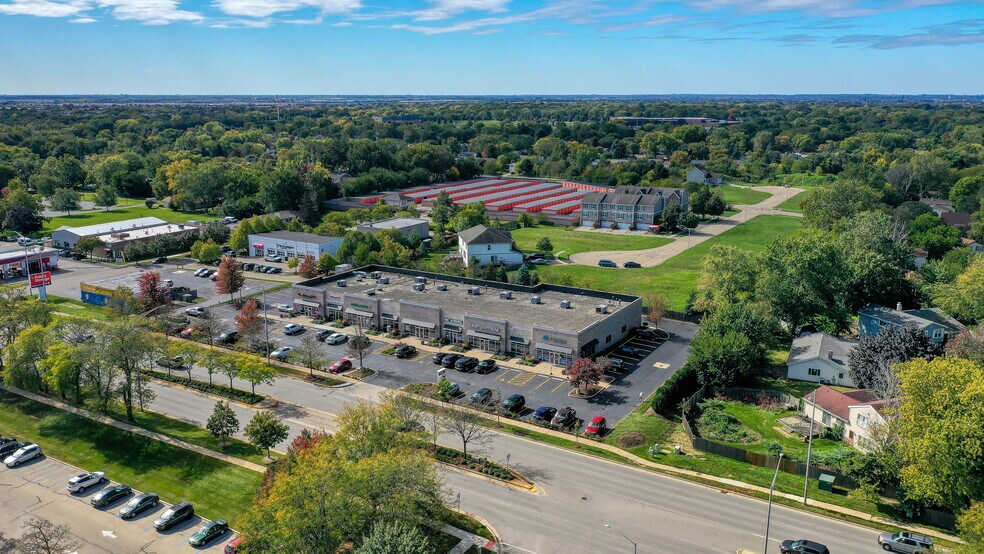 291-319 N Bolingbrook Dr, Bolingbrook, IL à louer - Photo du bâtiment - Image 3 de 4