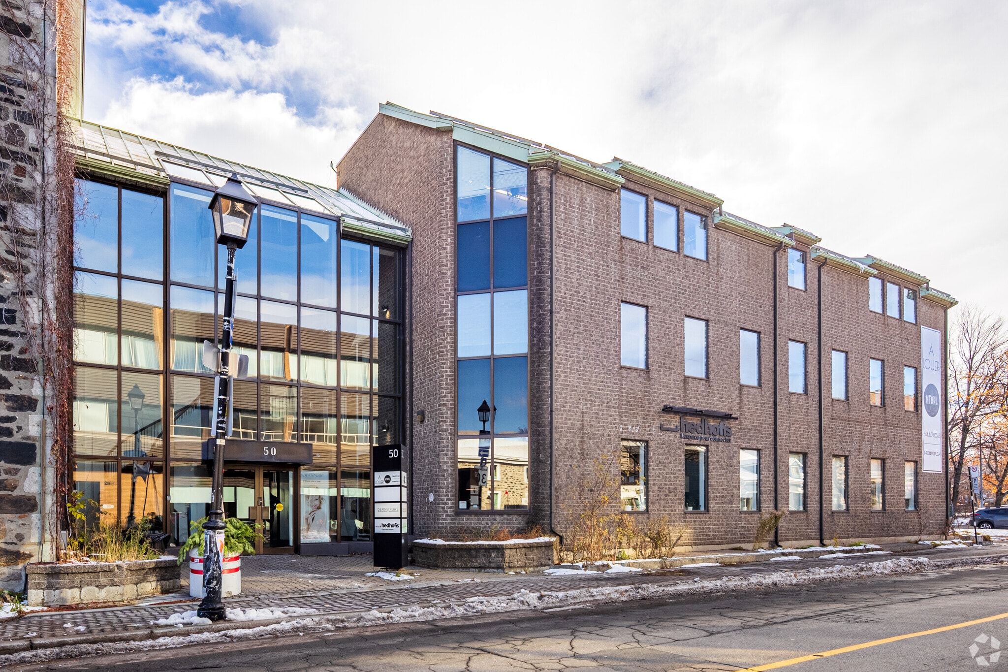 50 Rue Saint-Charles O, Longueuil, QC for lease Primary Photo- Image 1 of 21