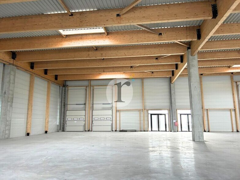 Flex in Lezennes for lease - Interior Photo - Image 3 of 6
