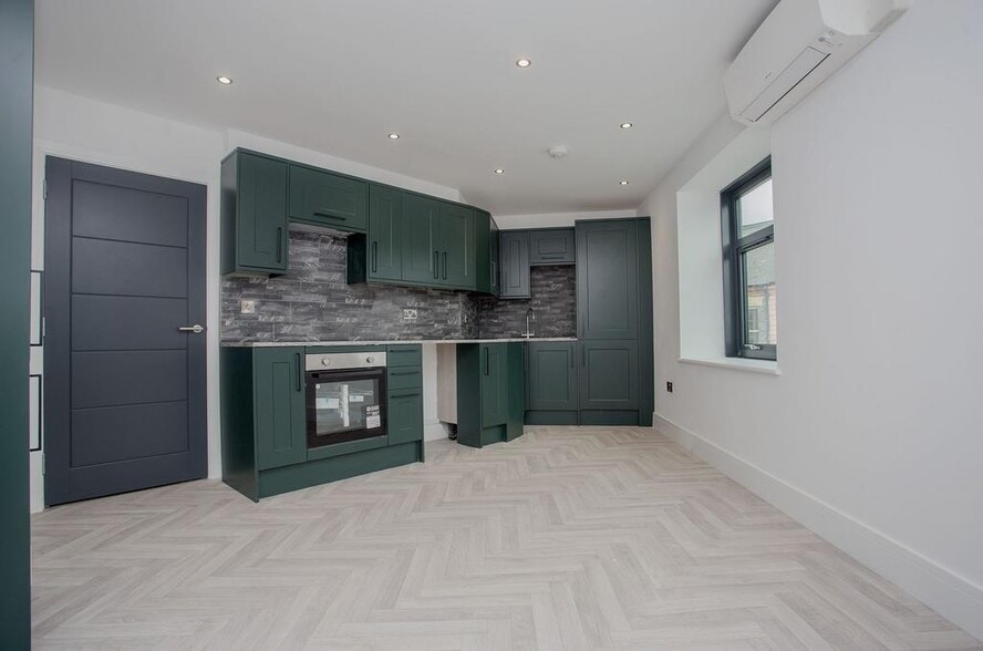 King St, Peterborough for sale - Interior Photo - Image 2 of 24