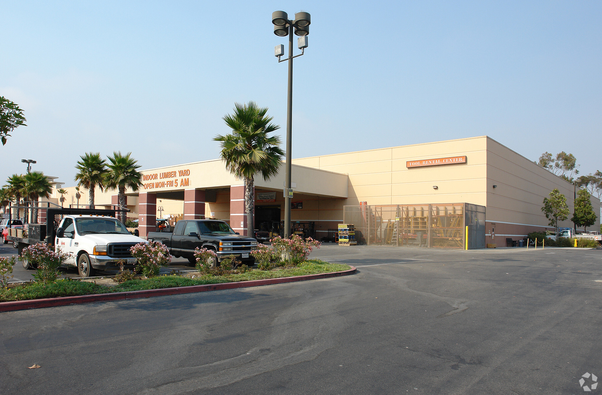 151-371 W Esplanade Dr, Oxnard, CA for lease Building Photo- Image 1 of 11