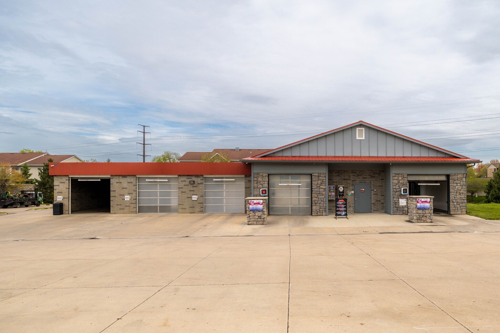 875 Sherrylynn Blvd, Pleasant Hill, IA à vendre Photo du bâtiment- Image 1 de 1