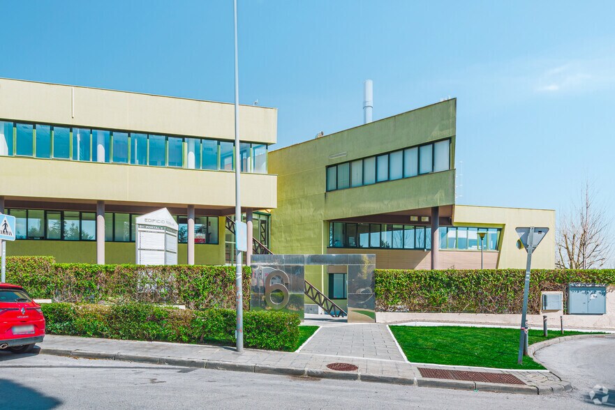 Bureau dans Las Rozas de Madrid, Madrid à vendre - Photo du bâtiment - Image 2 de 2