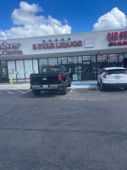 8300-8358 Long Point Rd, Houston, TX for lease - Building Photo - Image 2 of 6