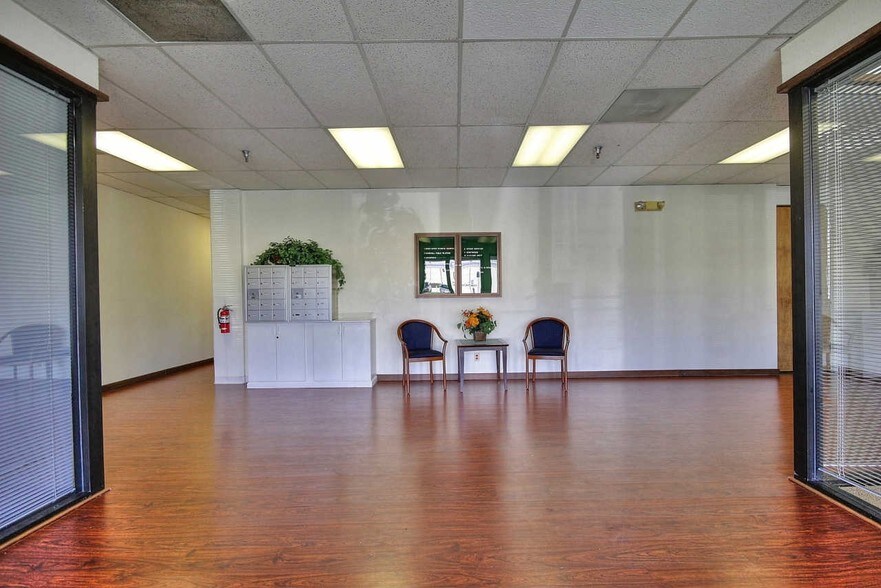 963 Transport Way, Petaluma, CA for lease - Interior Photo - Image 2 of 9