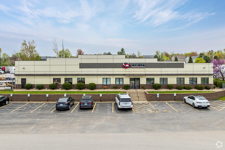 8 Prosper Ct, Lake In The Hills, IL for lease - Building Photo - Image 2 of 5