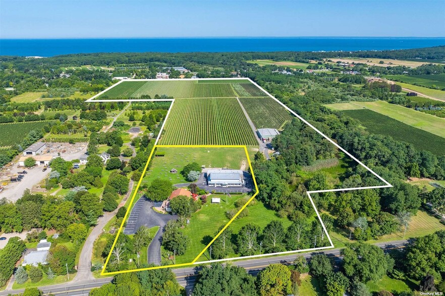 44075 Rte 25, Peconic, NY à vendre - Photo du b timent - Image 2 de 33