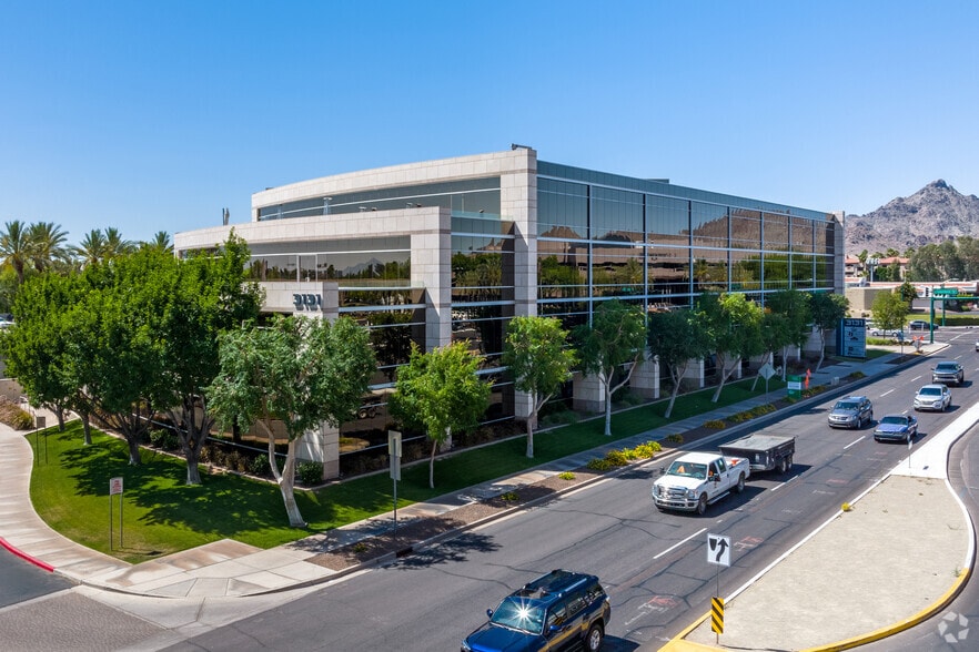 3133 E Camelback Rd, Phoenix, AZ for lease - Building Photo - Image 2 of 9