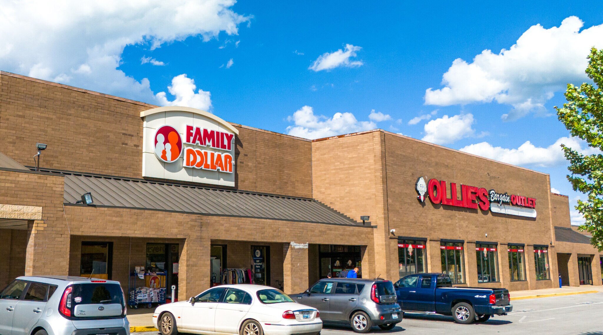 137-205 E Lincoln Trail Blvd, Radcliff, KY for lease Primary Photo- Image 1 of 22