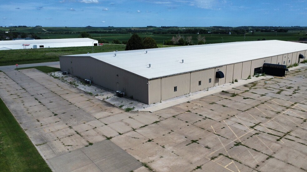 1812 Industrial Pky, Harlan, IA à louer - Photo du bâtiment - Image 3 de 6