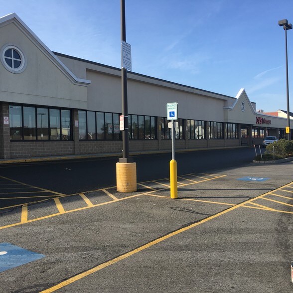 575-585 Taunton Ave, East Providence, RI à louer - Photo du bâtiment - Image 2 de 12