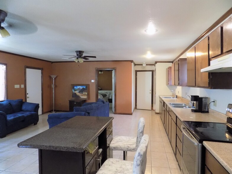 20541 FM 1021, El Indio, TX à vendre - Photo du bâtiment - Image 3 de 8