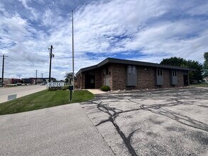 812 Cormier Rd, Ashwaubenon, WI for lease Building Photo- Image 1 of 6