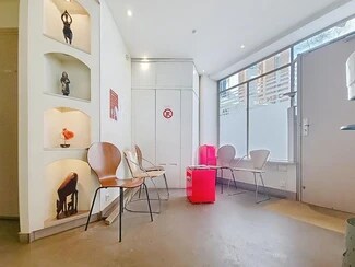 Plus de détails pour Multi-résidentiel à vendre