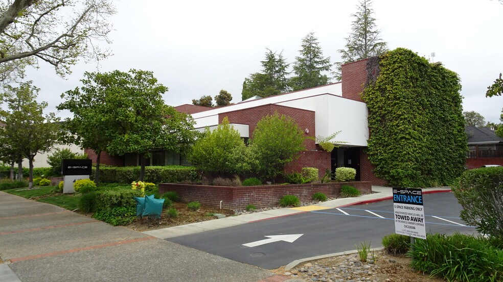 449 N Santa Cruz Ave, Los Gatos, CA à vendre - Photo du bâtiment - Image 3 de 10