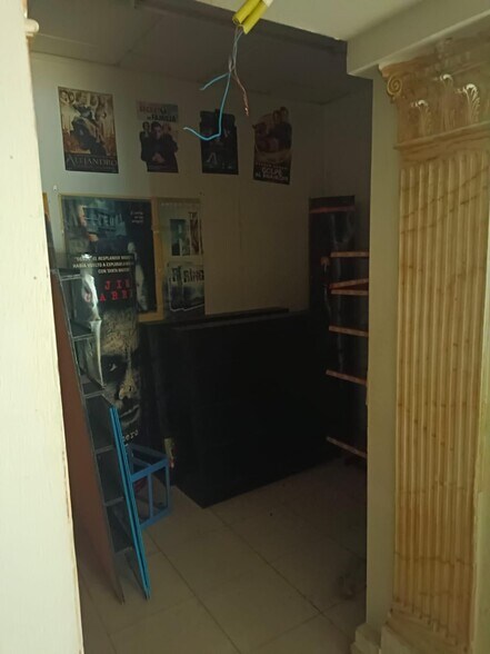 Commerce de détail dans Cáceres, Cáceres à vendre - Photo du bâtiment - Image 2 de 4