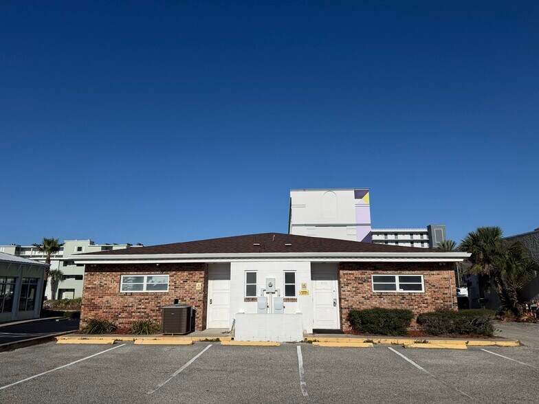 202 S Atlantic Ave, Ormond Beach, FL à louer - Photo du bâtiment - Image 2 de 6