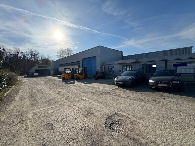 Flex in Presles for sale - Building Photo - Image 2 of 15