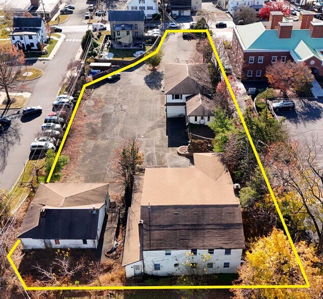 657 Red Lion Rd, Huntingdon Valley, PA à vendre - Photo du bâtiment - Image 1 de 43