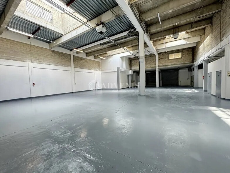 Flex in Aulnay-sous-Bois for lease - Interior Photo - Image 1 of 10