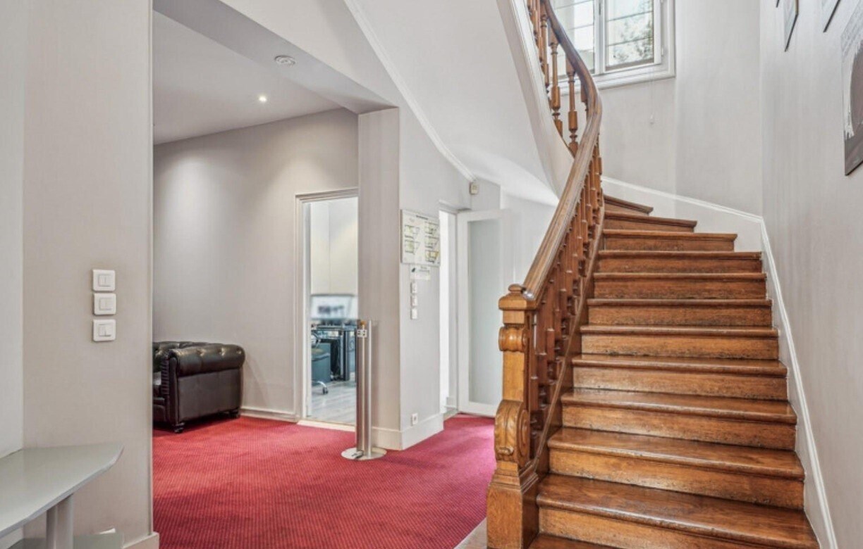 121 Avenue De Villiers, Paris for sale Primary Photo- Image 1 of 8