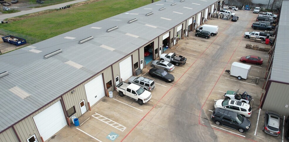 11130 Neeshaw Dr, Houston, TX for lease - Building Photo - Image 3 of 4