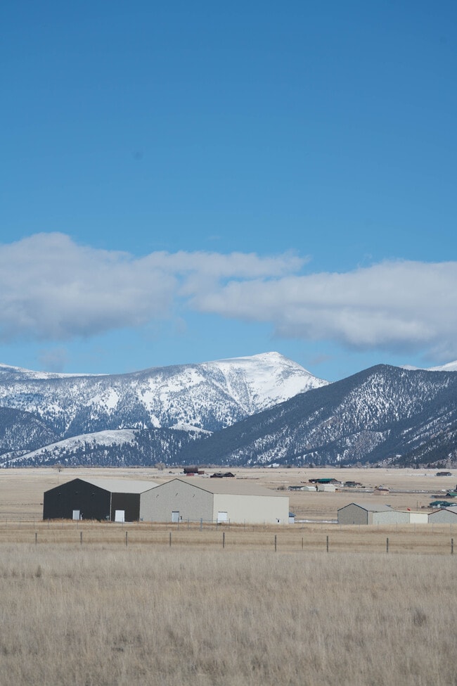 Plus de détails pour TBD Shining Mountains Air Park, Ennis, MT - Industriel à vendre
