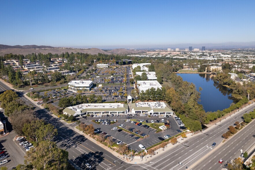 24401 Ridge Route Dr, Laguna Hills, CA à louer - Aérien - Image 2 de 9