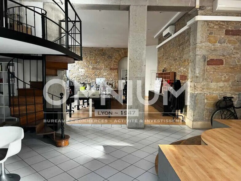 Office in Lyon for sale - Interior Photo - Image 2 of 5
