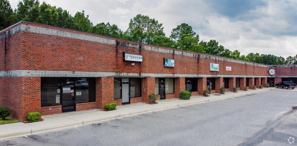 409 Chicago Dr, Fayetteville, NC for lease - Primary Photo - Image 1 of 48