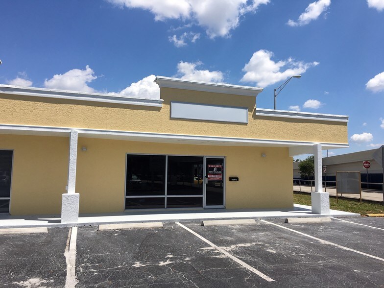 9280 College Pky, Fort Myers, FL for sale - Building Photo - Image 2 of 17