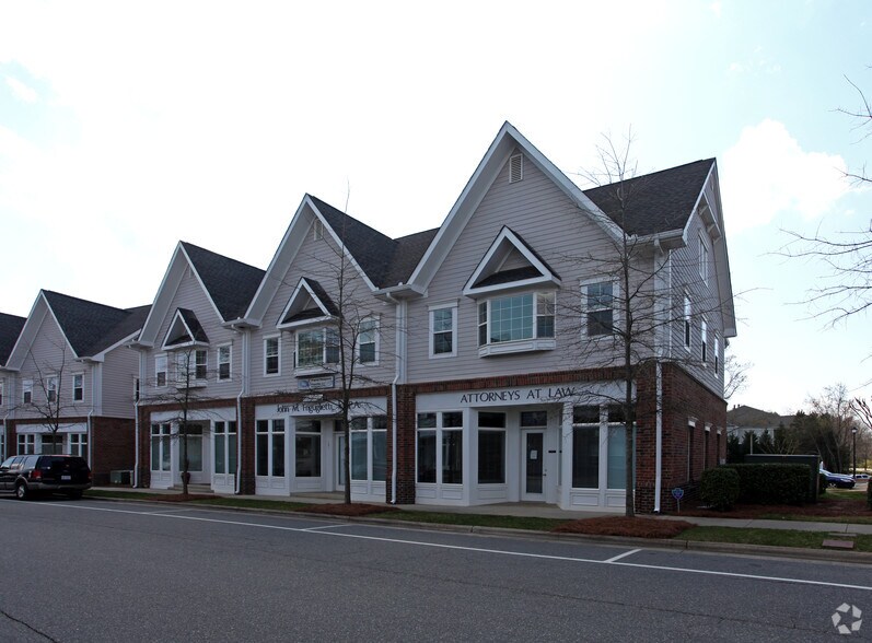 575 Davidson Gateway Dr, Davidson, NC à vendre - Photo du bâtiment - Image 3 de 21