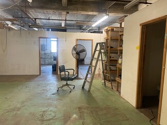 Plus de détails pour 551 Stewart Ave, Brooklyn, NY - Bureau à louer