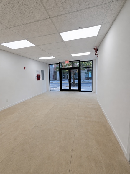 30-87 Steinway St, Astoria, NY for lease - Building Photo - Image 3 of 7