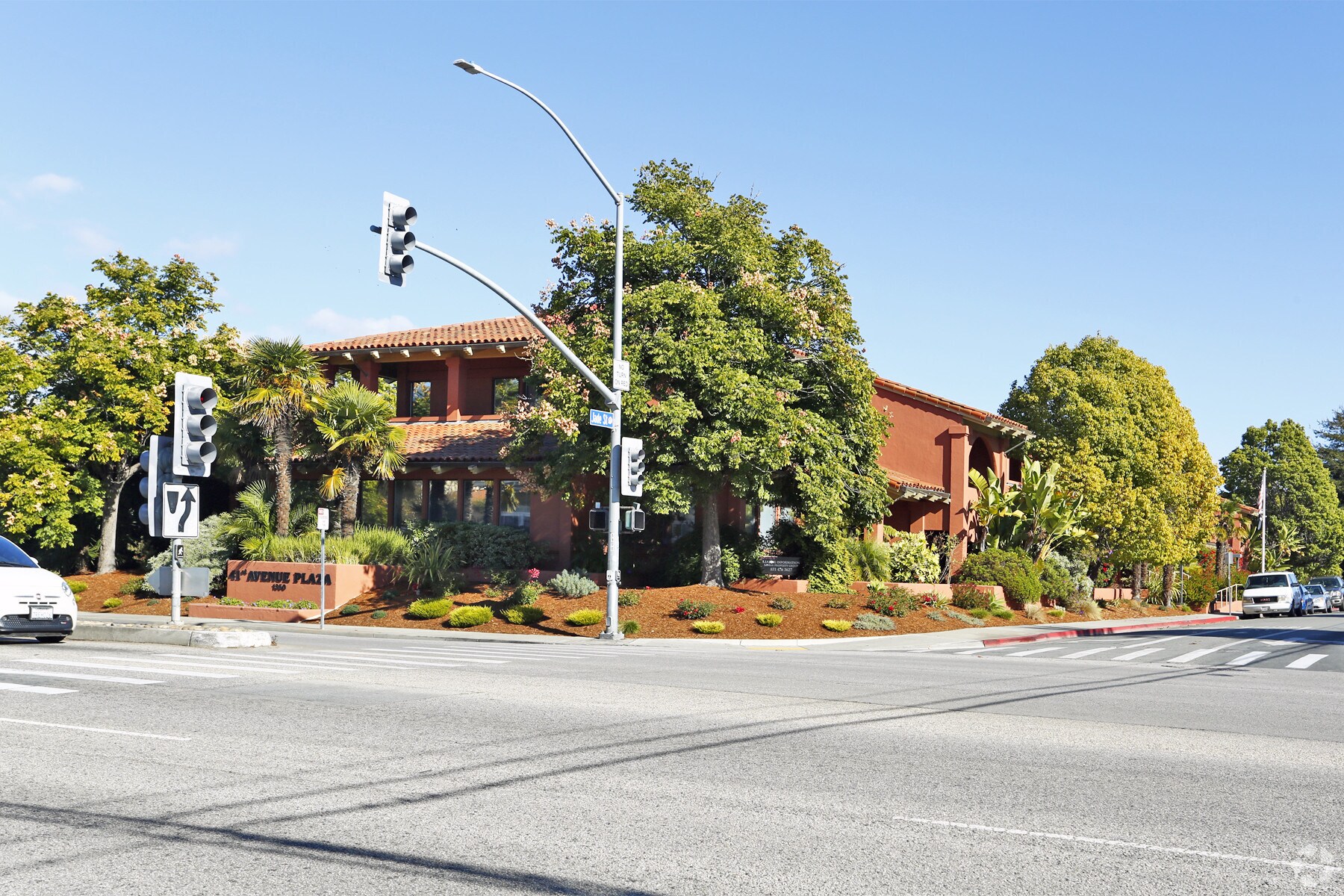 1350 41st Ave, Capitola, CA à louer Photo principale- Image 1 de 4