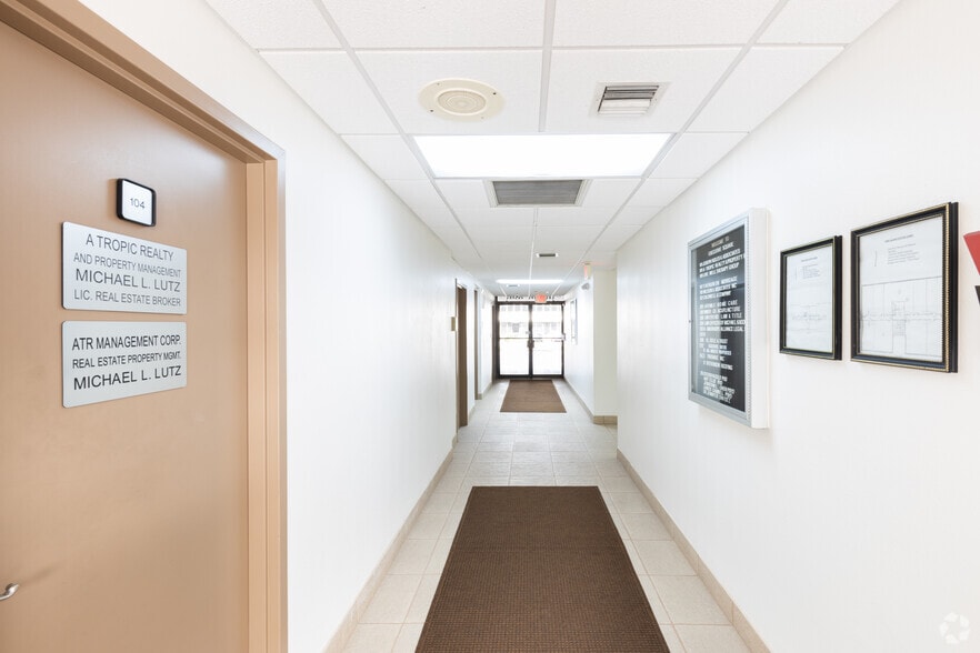 7501 NW 4th St, Plantation, FL for lease - Lobby - Image 3 of 9