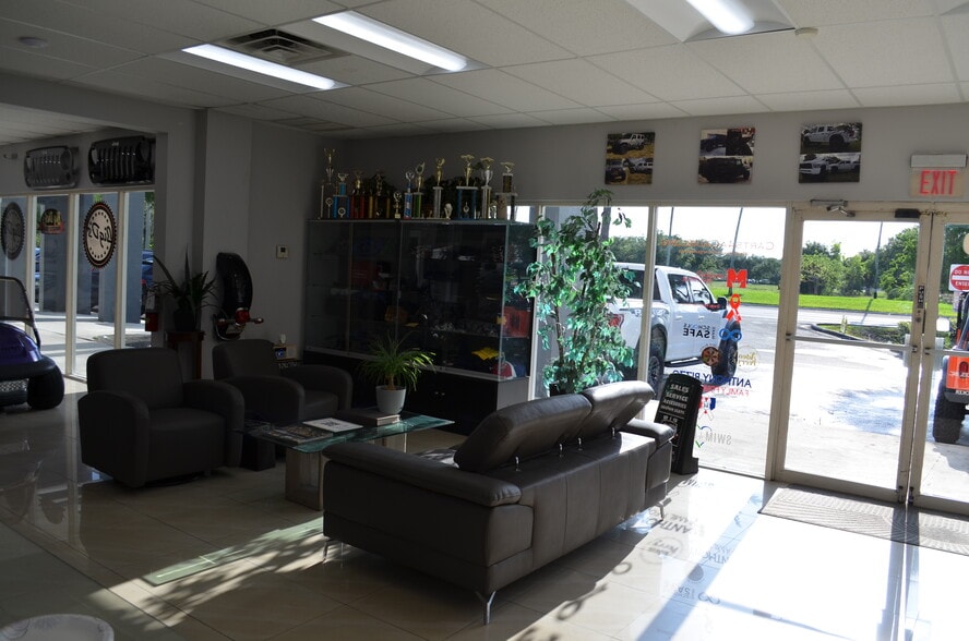 5359 N Nob Hill Rd, Sunrise, FL à vendre - Photo du bâtiment - Image 3 de 21