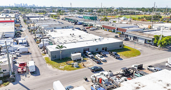 SMALL BAY INDUSTRIAL - Services immobiliers commerciaux