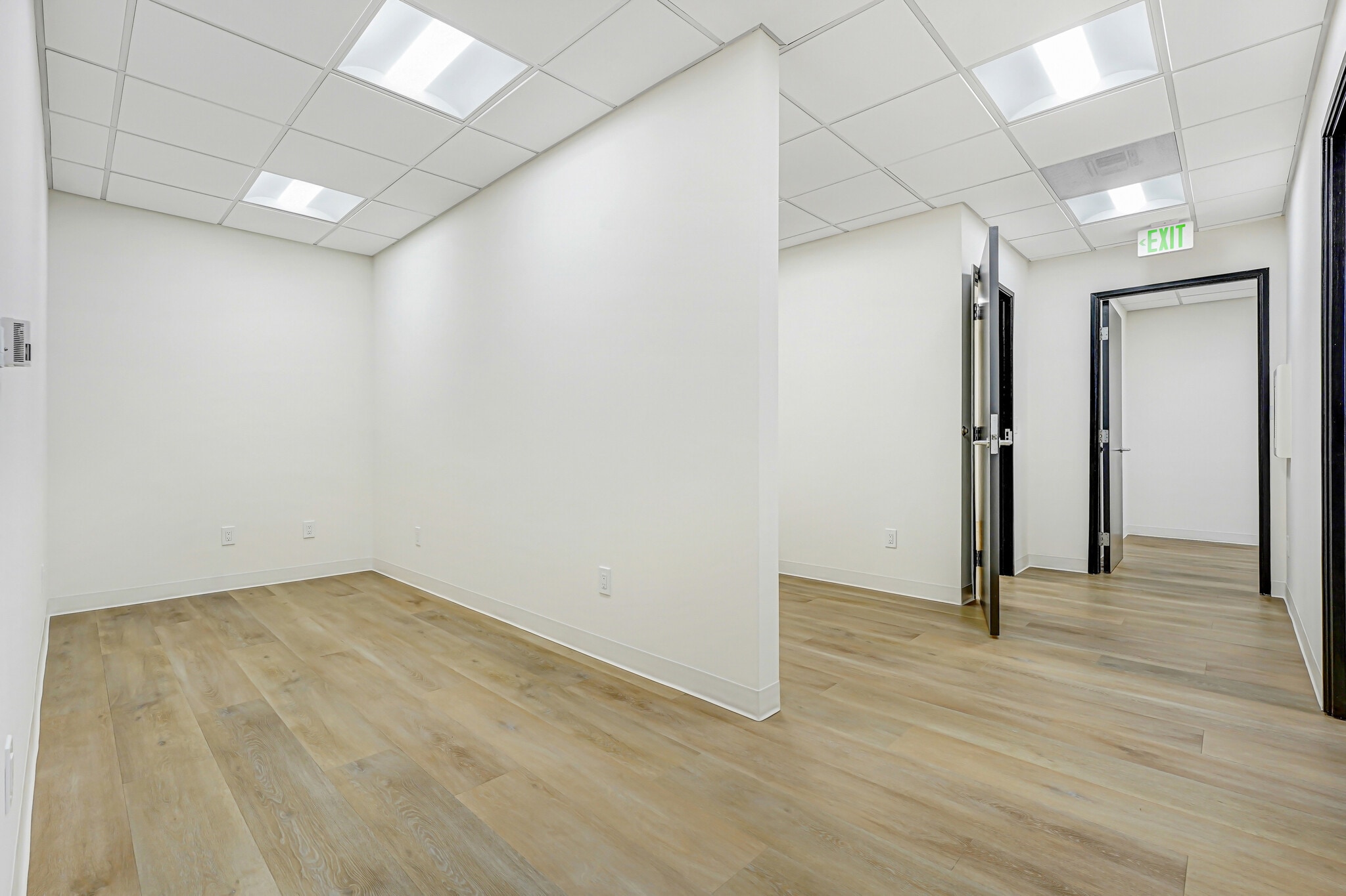 11600 Wilshire Blvd, Los Angeles, CA for lease Interior Photo- Image 1 of 6