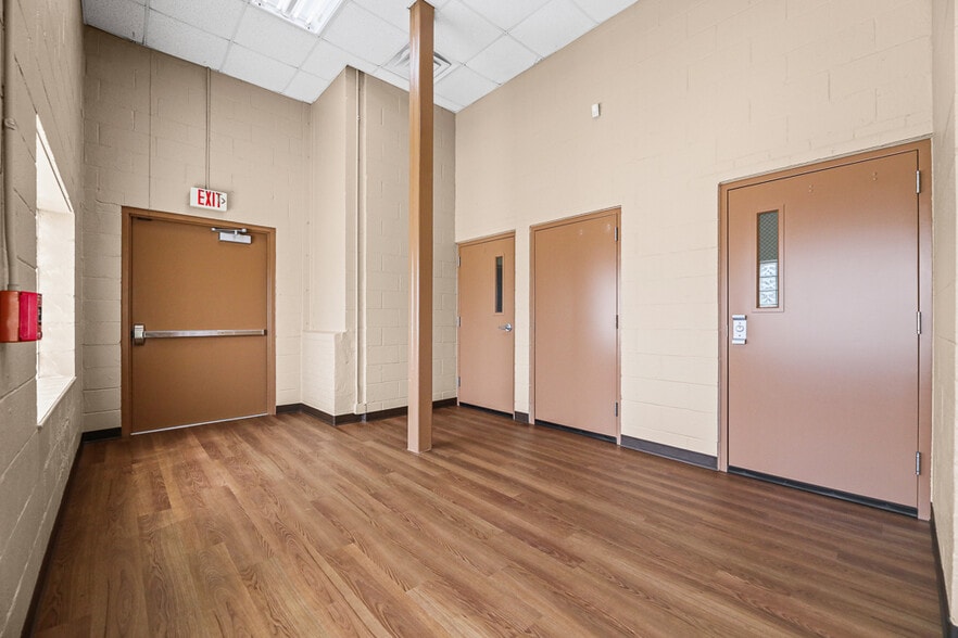 3475 Ridge Rd, Cleveland, OH à vendre - Photo du bâtiment - Image 3 de 48