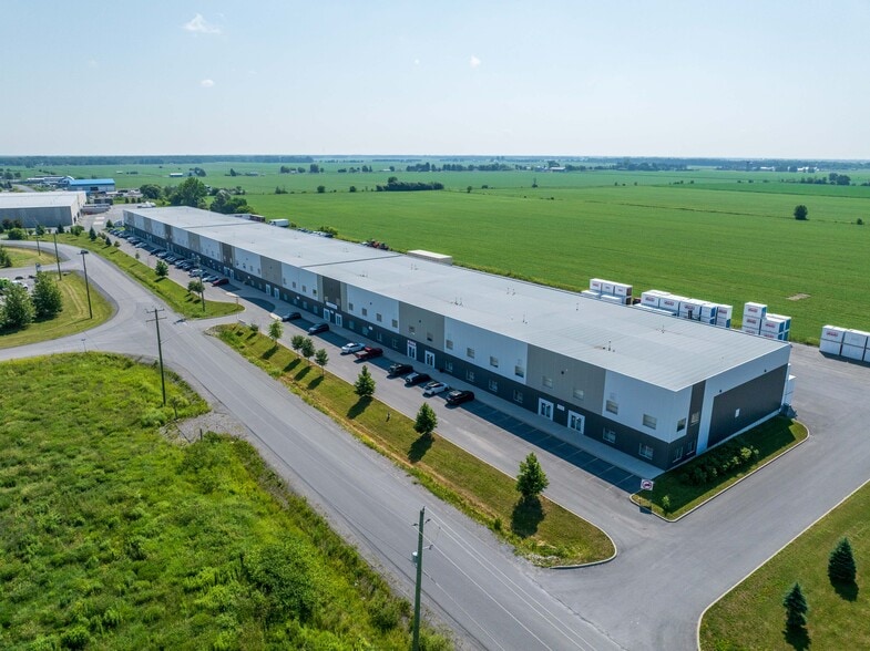 379B Corduroy Rd, Ottawa, ON for lease - Building Photo - Image 3 of 35