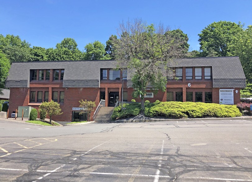 6 Berkshire Blvd, Bethel, CT à vendre - Photo du bâtiment - Image 3 de 5