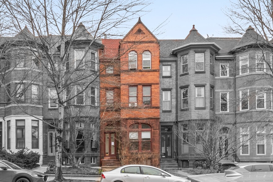 2711 Saint Paul St, Baltimore, MD à vendre - Photo principale - Image 1 de 1