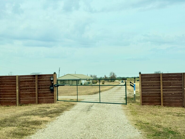 1939 County Road 596, Nevada, TX à louer - Photo du bâtiment - Image 1 de 20