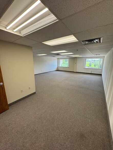 7525 Mitchell Rd, Eden Prairie, MN à vendre - Photo intérieure - Image 2 de 17