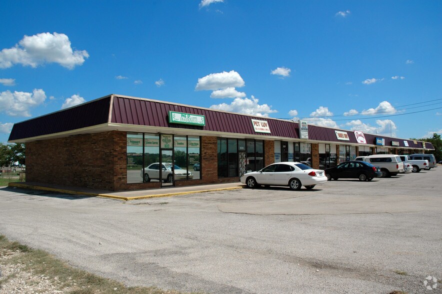 800 N Crowley Rd, Crowley, TX à vendre - Photo du bâtiment - Image 3 de 15