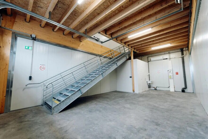 Flex in Persan for lease - Building Photo - Image 3 of 28