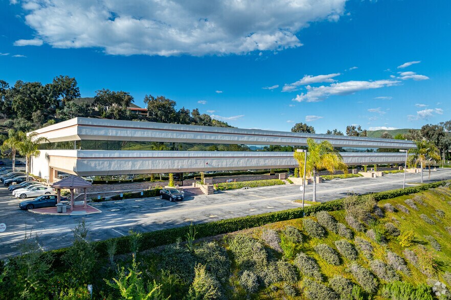 5701 Lindero Canyon Rd, Westlake Village, CA à louer - Photo du bâtiment - Image 2 de 7