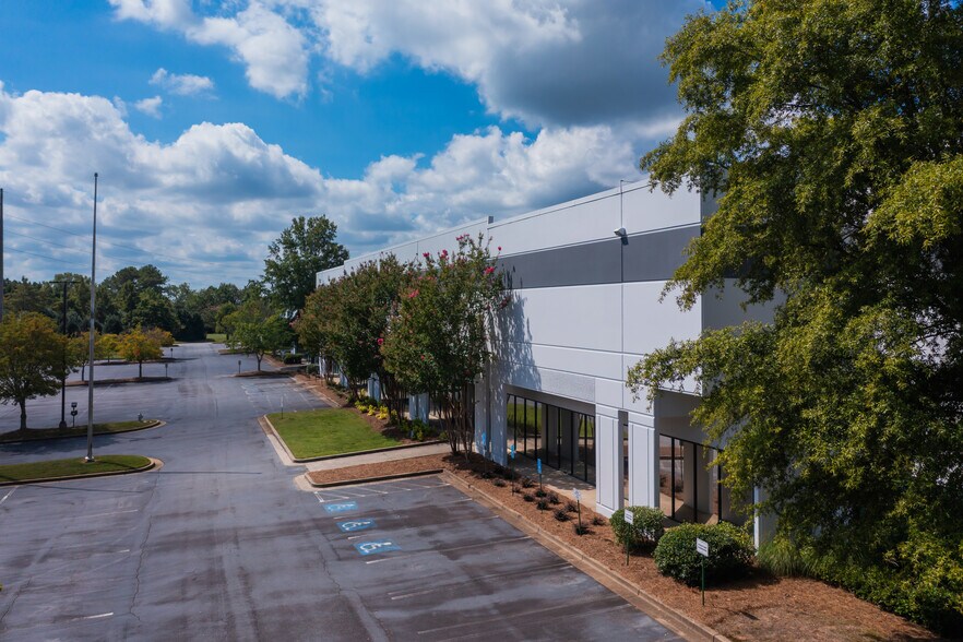 460 Horizon Dr, Suwanee, GA à louer - Photo du bâtiment - Image 2 de 8