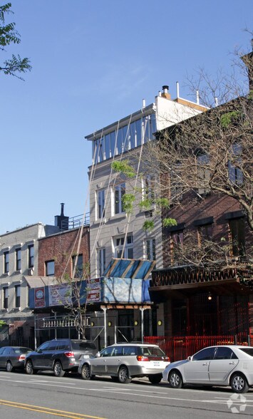 181 Christopher St, New York, NY à louer - Photo du bâtiment - Image 2 de 2